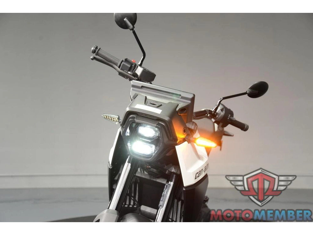 2025 Can-am Origin White alt