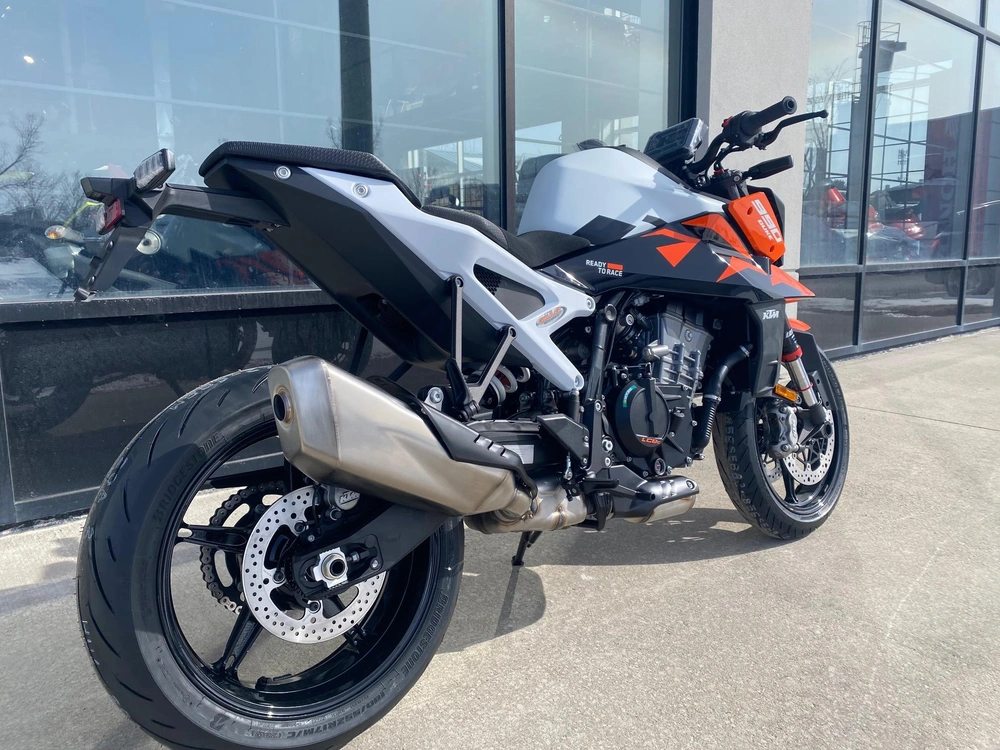 2027 Ktm 990 Duke alt