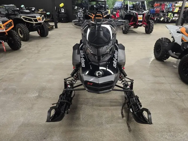 2019 Ski-Doo Backcountry X-RS thumbnail 3