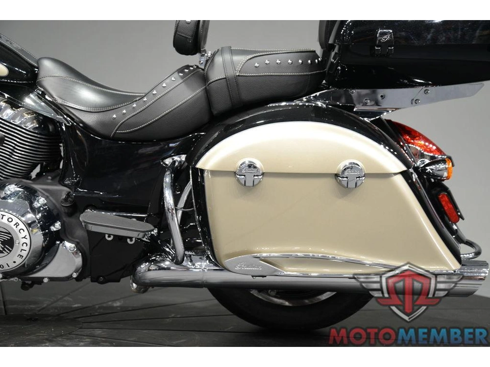 2022 Indian Motorcycle Springfield® Black Metallic/dirt Track Tan alt