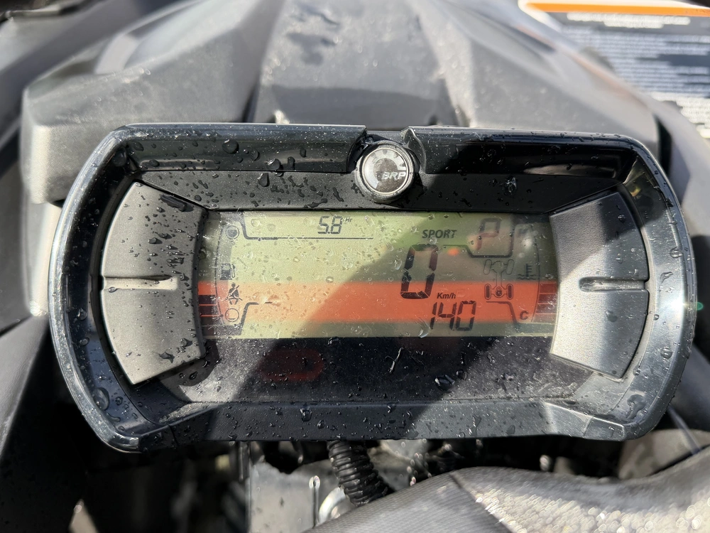 2025 Brp Commander Max Dps 1000r alt