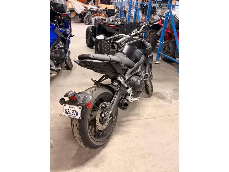 2018 Yamaha MT-09 thumbnail 3