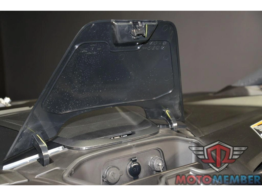 2025 Can-am Maverick R X Rs alt