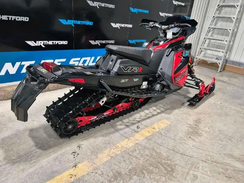 Polaris BOOST INDY VR1 DYNMX 137 2026