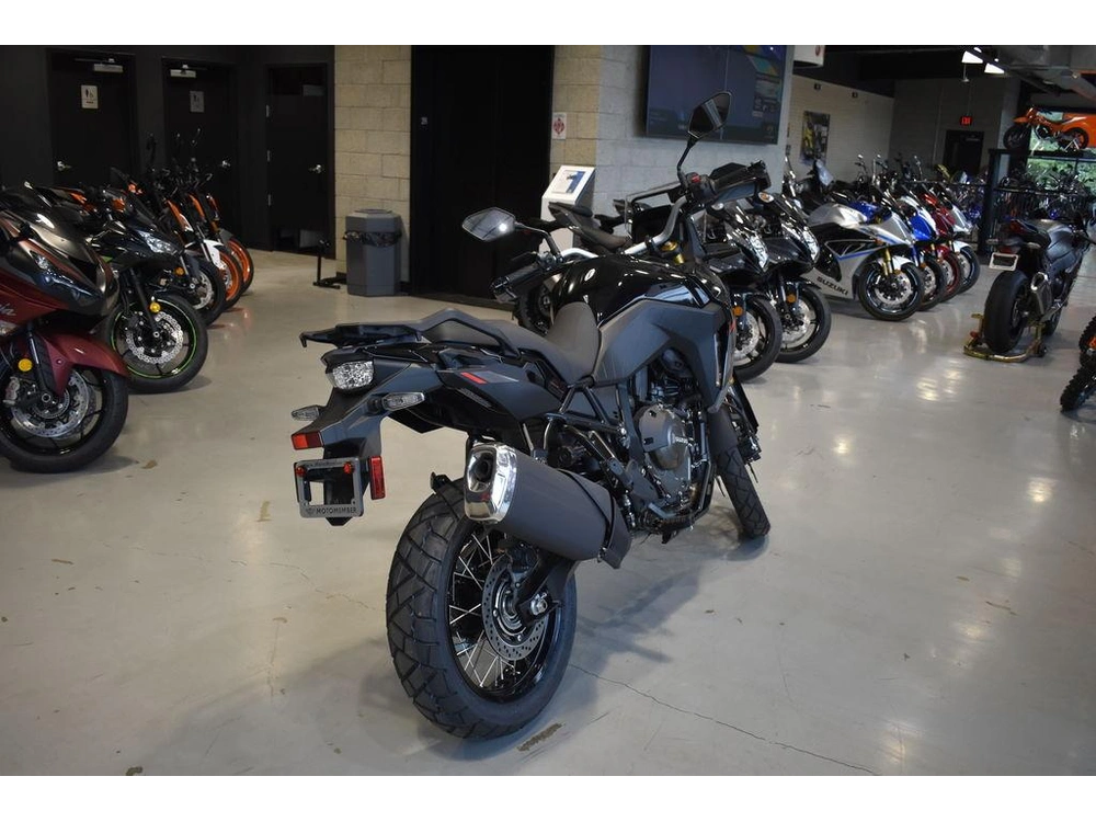 2025 Suzuki V-strom 800de alt