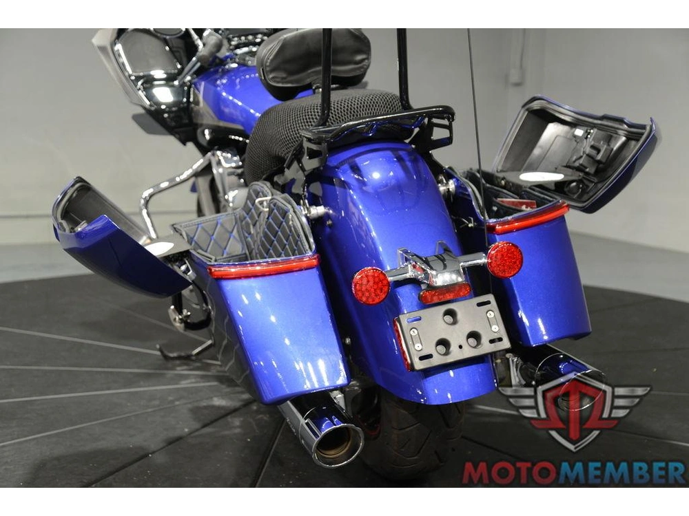 2023 Indian Motorcycle Challenger® Limited Spirit Blue Metallic / Black Metallic alt