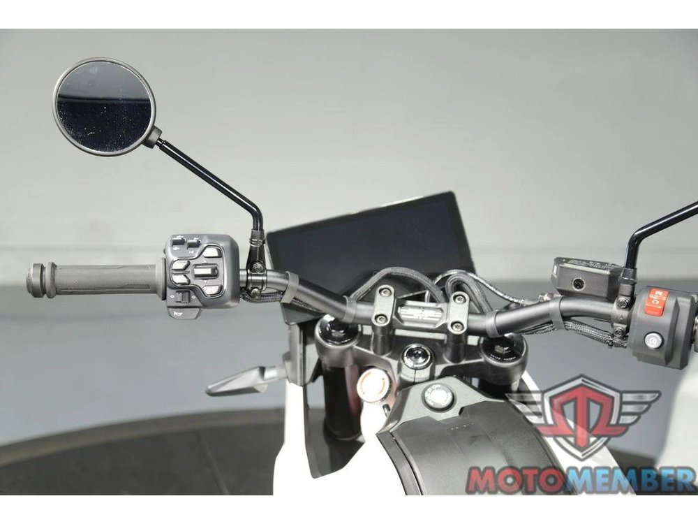 2025 Can-am Origin White alt