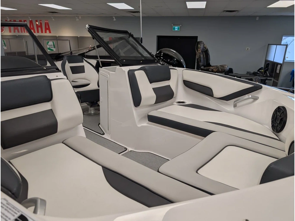 2021 Yamaha Sx195 Only 89 Hours! 250 Horsepower! 50 Mph + Super Clean! ! $56995 Plus Hst & Licensing. Finance For $124 Weekly With No Downpayment! Trades Welcome. alt