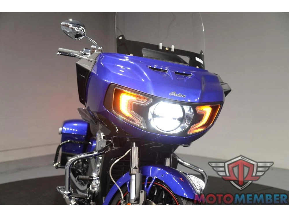 2023 Indian Motorcycle Challenger® Limited Spirit Blue Metallic / Black Metallic alt