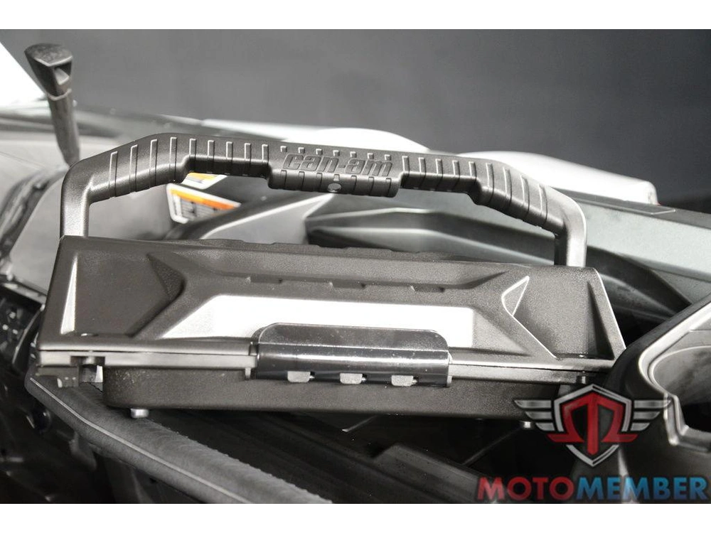 2025 Can-am Defender X Mr With Half-doors Hd10 Hyper Silver & Legion Red alt