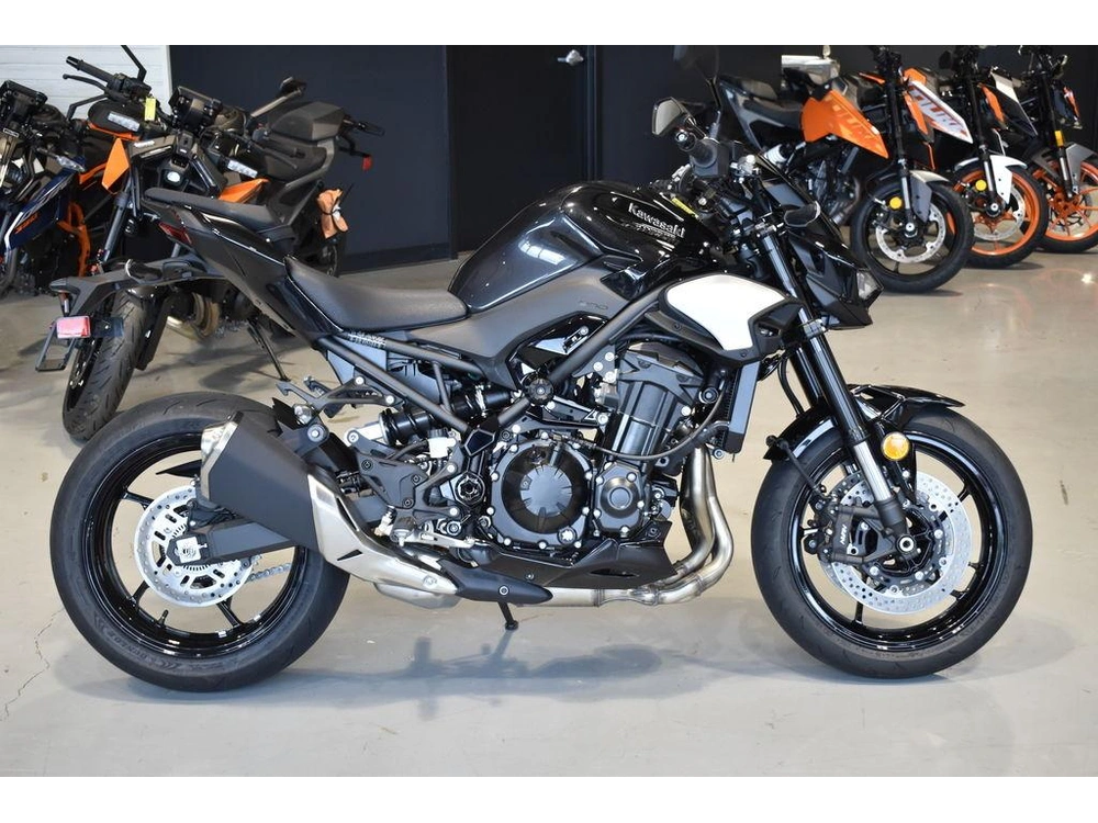 2025 Kawasaki Z900 Abs Metallic Spark Black/metallic Carbon Gray alt