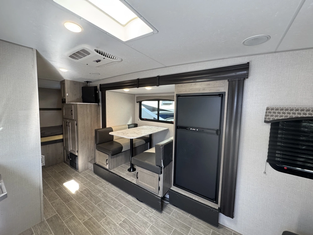 2021 Venture Rv Sonic 211vdbx alt