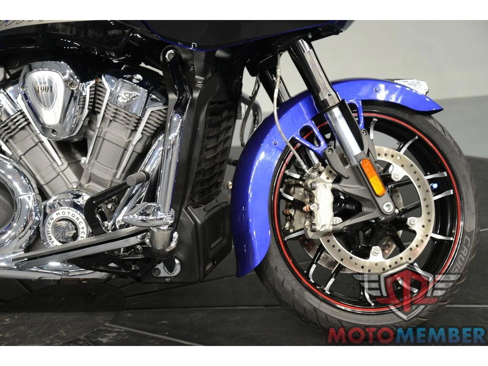 2023 Indian Motorcycle Challenger® Limited Spirit Blue Metallic / Black Metallic alt