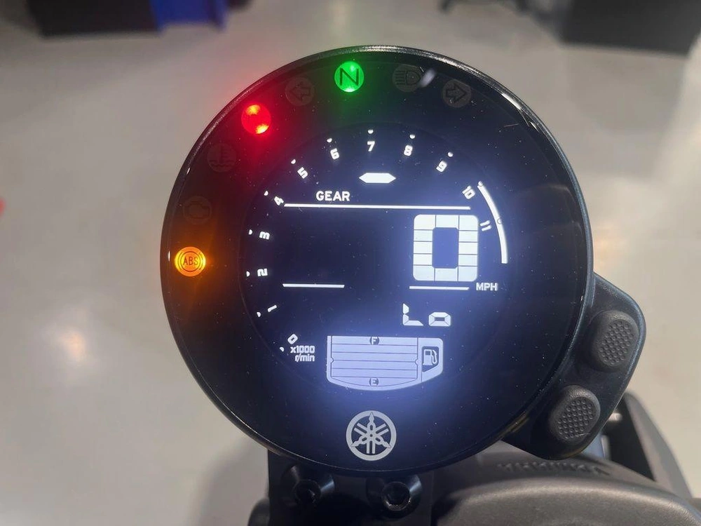 2025 Yamaha Xsr700 alt