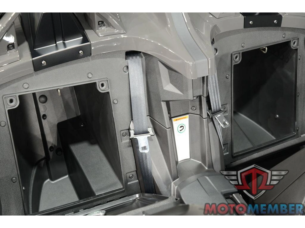 2025 Slingshot Slingshot® R Autodrive Nightfall alt