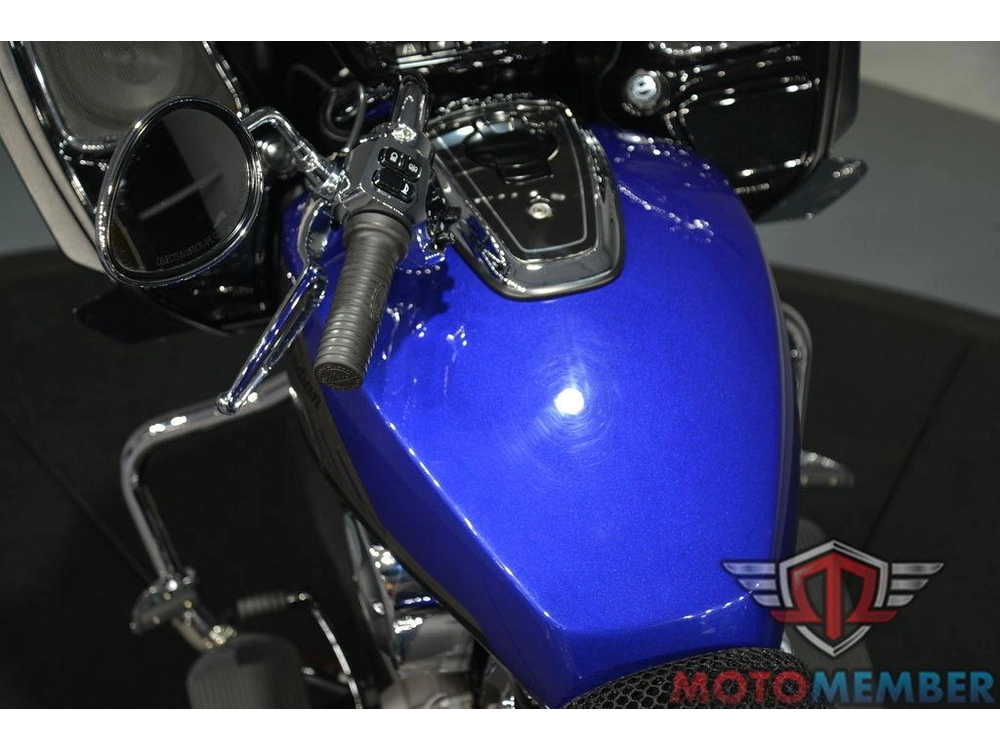 2023 Indian Motorcycle Challenger® Limited Spirit Blue Metallic / Black Metallic alt