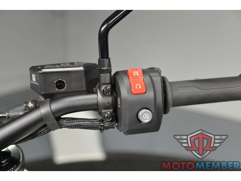 2025 Can-am Origin White alt