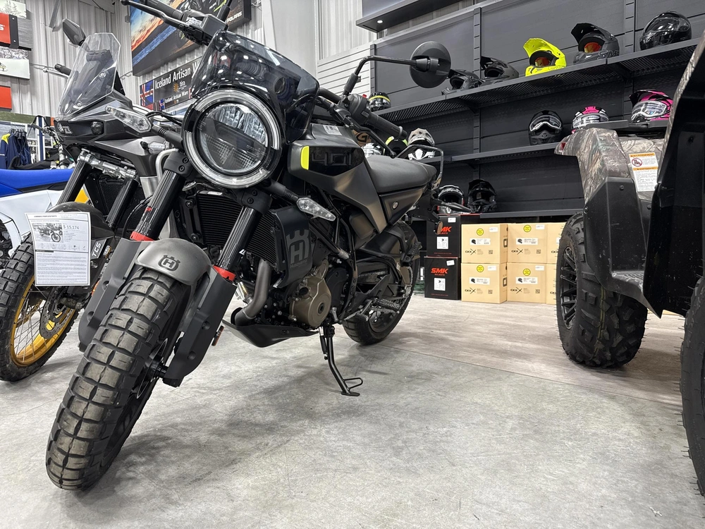 2024 Husqvarna Svartpilen 401 alt