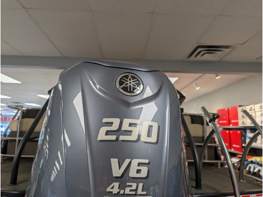 2022 Godfrey Marine Mc235rl alt