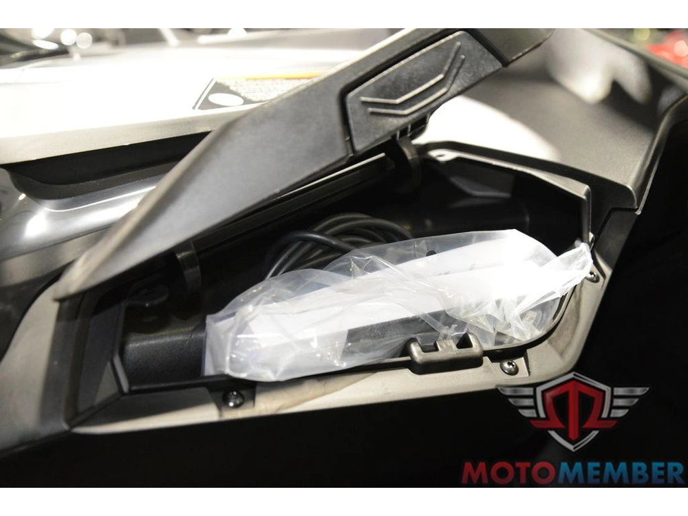 2026 Can-am Maverick R Max X Rs With Smart-shox alt