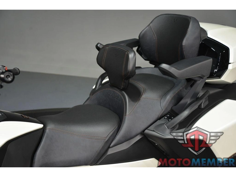 2025 Can-am Spyder Rt Sea-to-sky alt