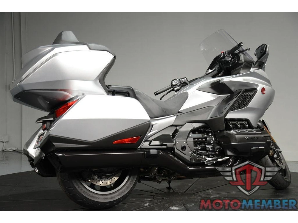 2025 Honda Gold Wing Tour alt