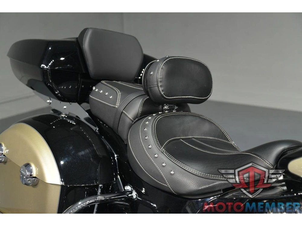 2022 Indian Motorcycle Springfield® Black Metallic/dirt Track Tan alt