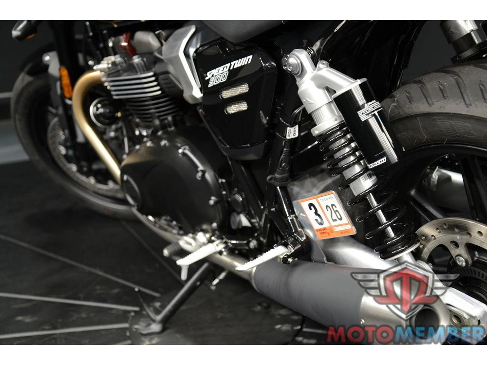 2025 Triumph Speed Twin 900 Phantom Black/aurum Gold alt