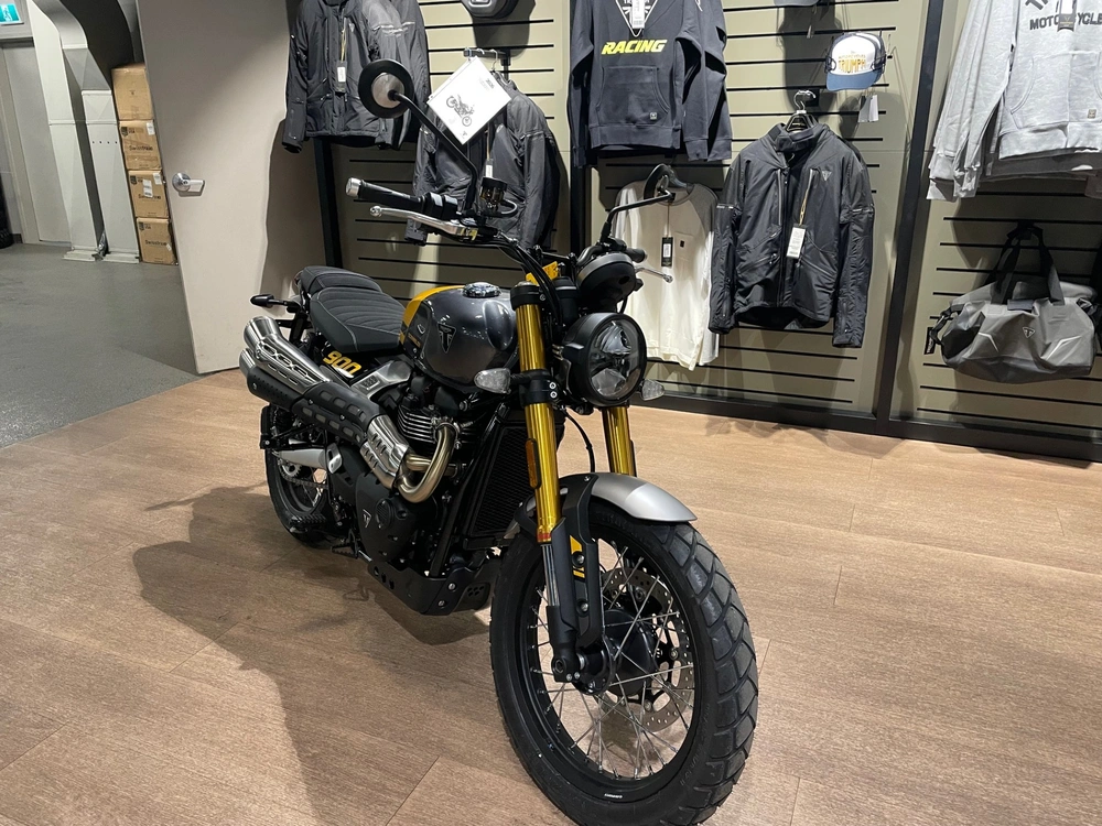 2026 Triumph Scrambler 900 - Mineral Gray / Cosmic Yellow alt