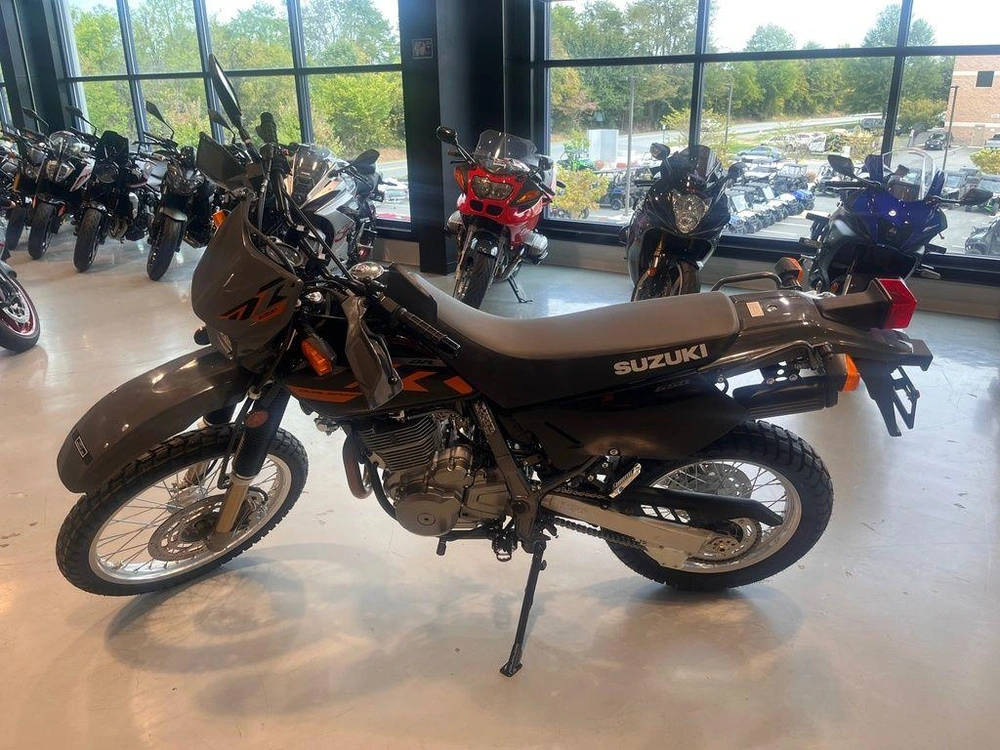 2026 Suzuki Dr650s alt