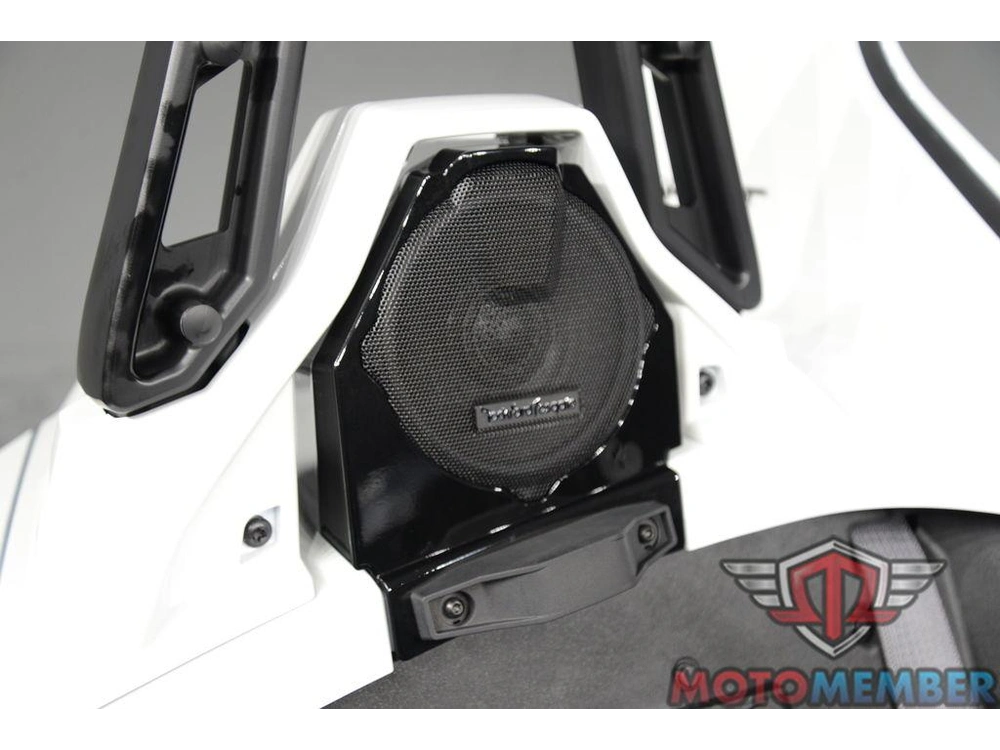 2024 Slingshot Slingshot® R Autodrive Purple Lightning alt