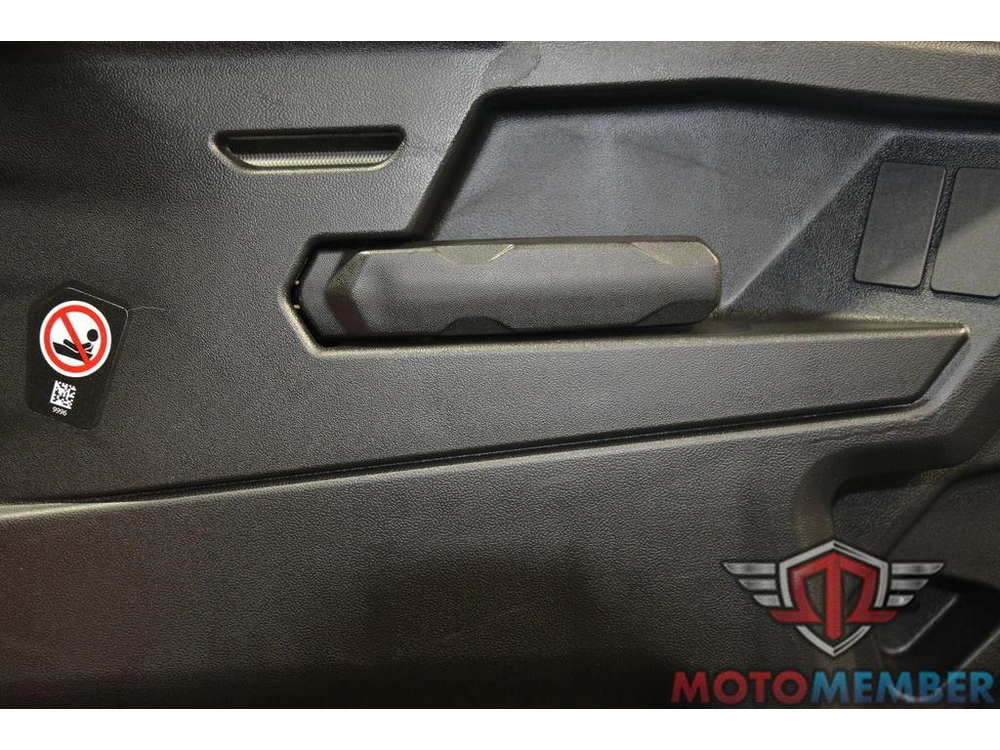 2026 Can-am Defender Max X Mr Hd11 With Half-doors alt