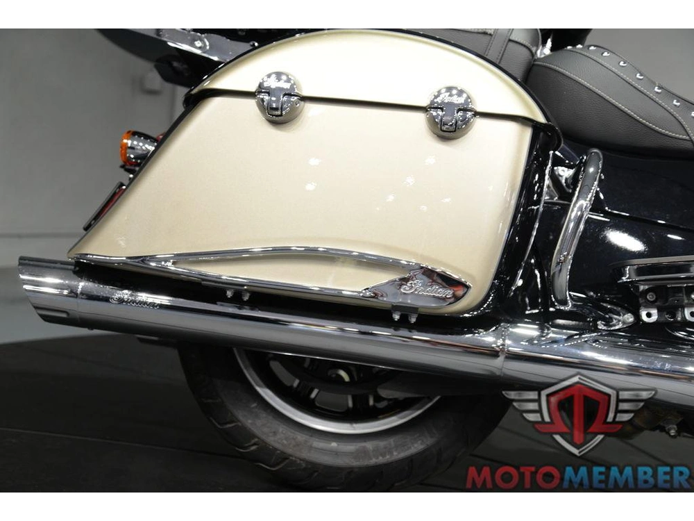 2022 Indian Motorcycle Springfield® Black Metallic/dirt Track Tan alt