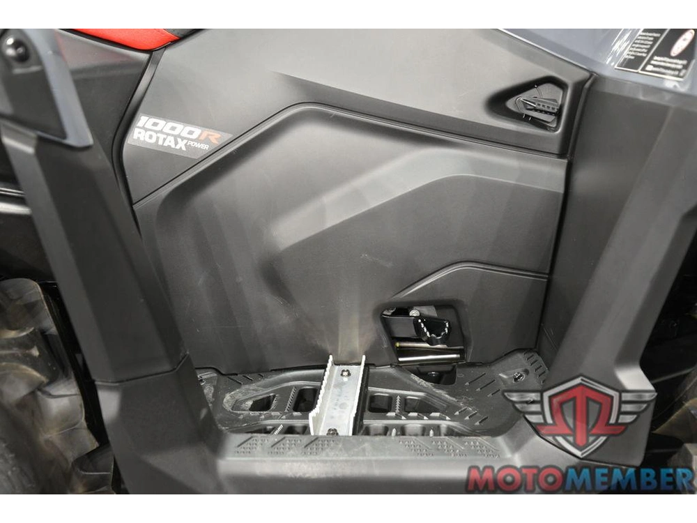 2025 Can-am Outlander X Mr 1000r Granite Grey & Legion Red alt