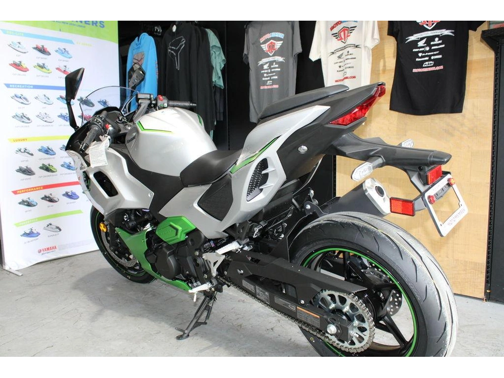 2024 Kawasaki Ninja® 7 Hybrid Abs alt