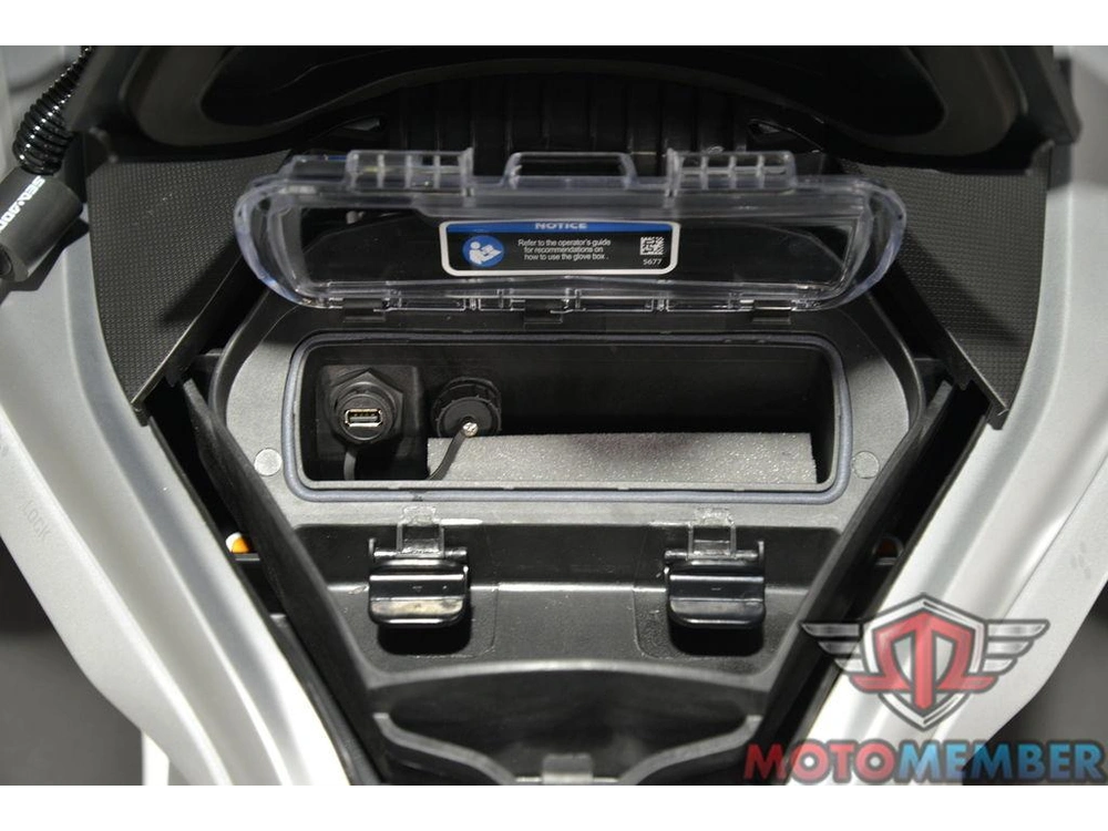 2026 Sea-doo Gtx™ Limited 325 White Pearl Premium alt