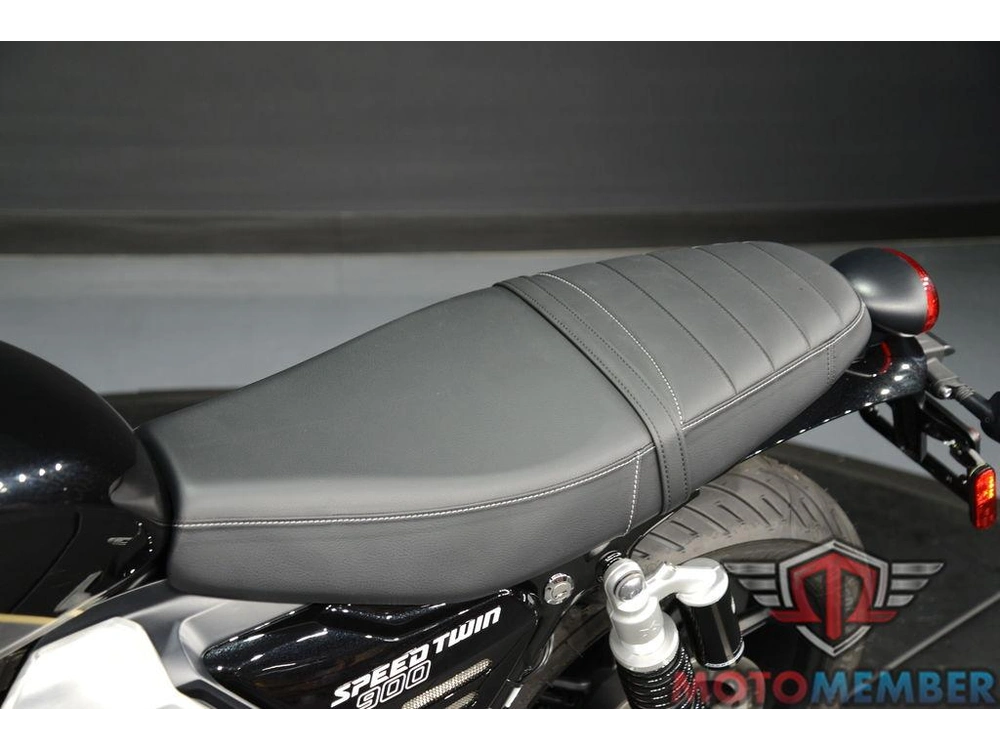 2025 Triumph Speed Twin 900 Phantom Black/aurum Gold alt