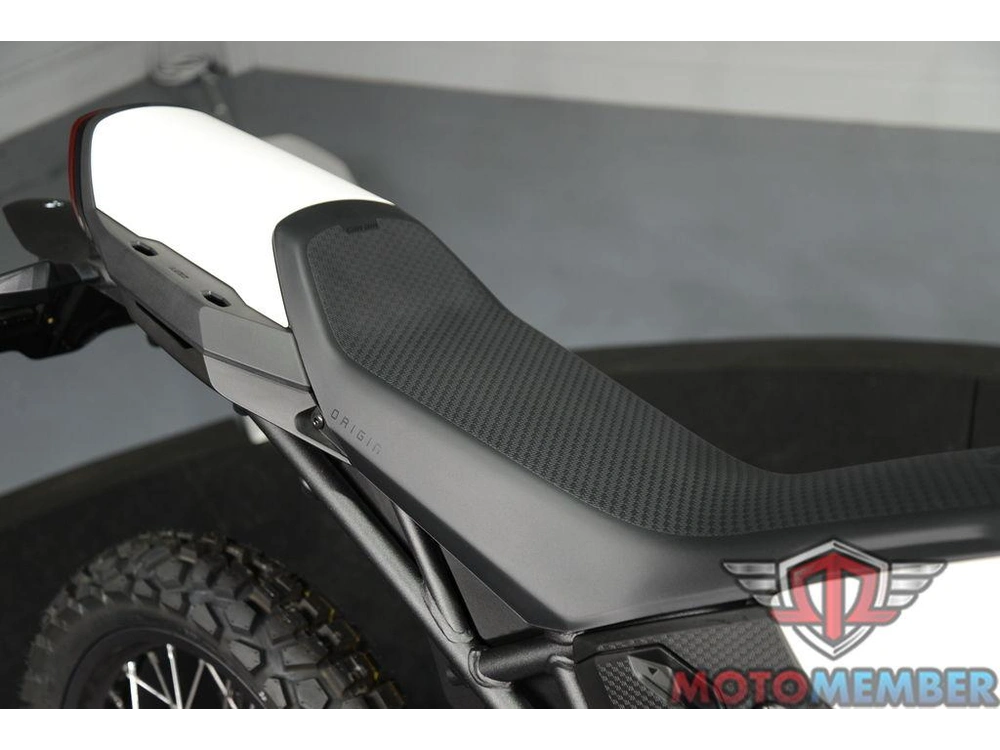 2025 Can-am Origin White alt