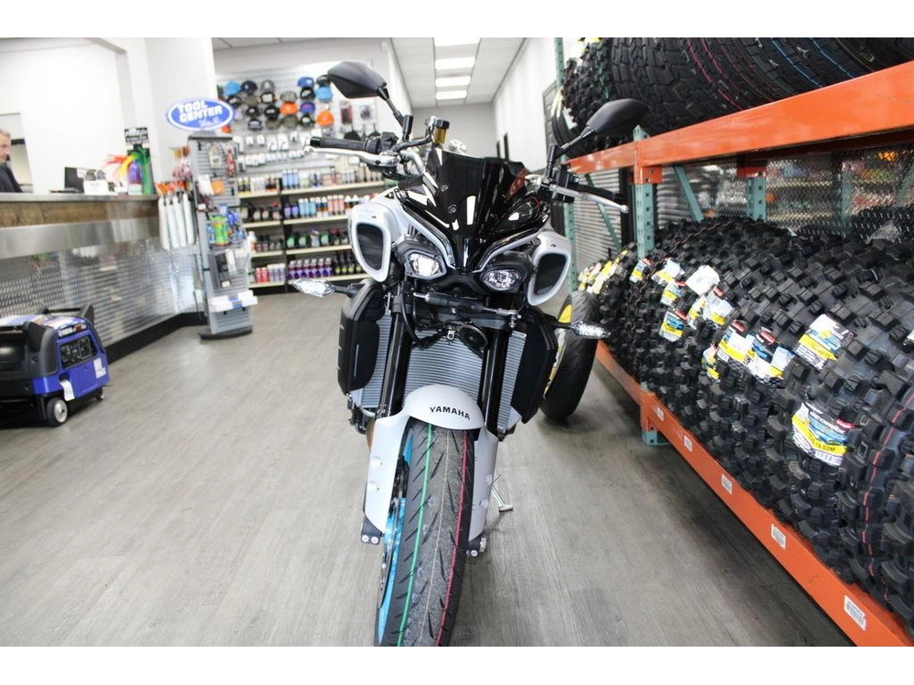 2025 Yamaha Mt-10 alt