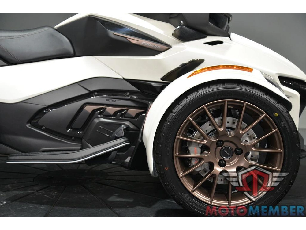 2025 Can-am Spyder Rt Sea-to-sky alt