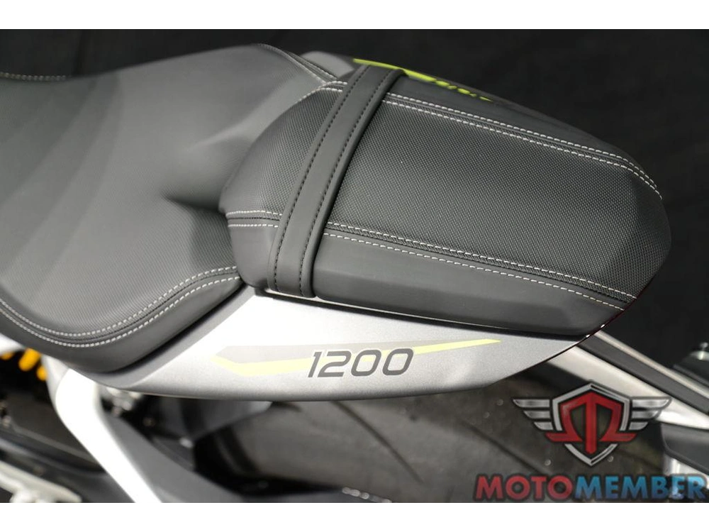 2022 Triumph Speed Triple 1200 Rs Matte Silver Ice alt