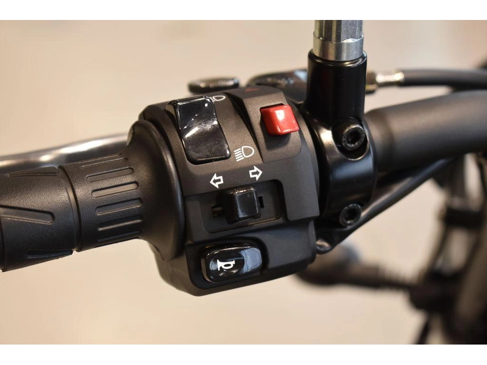 2025 Kawasaki Vulcan® S Cafe Abs alt