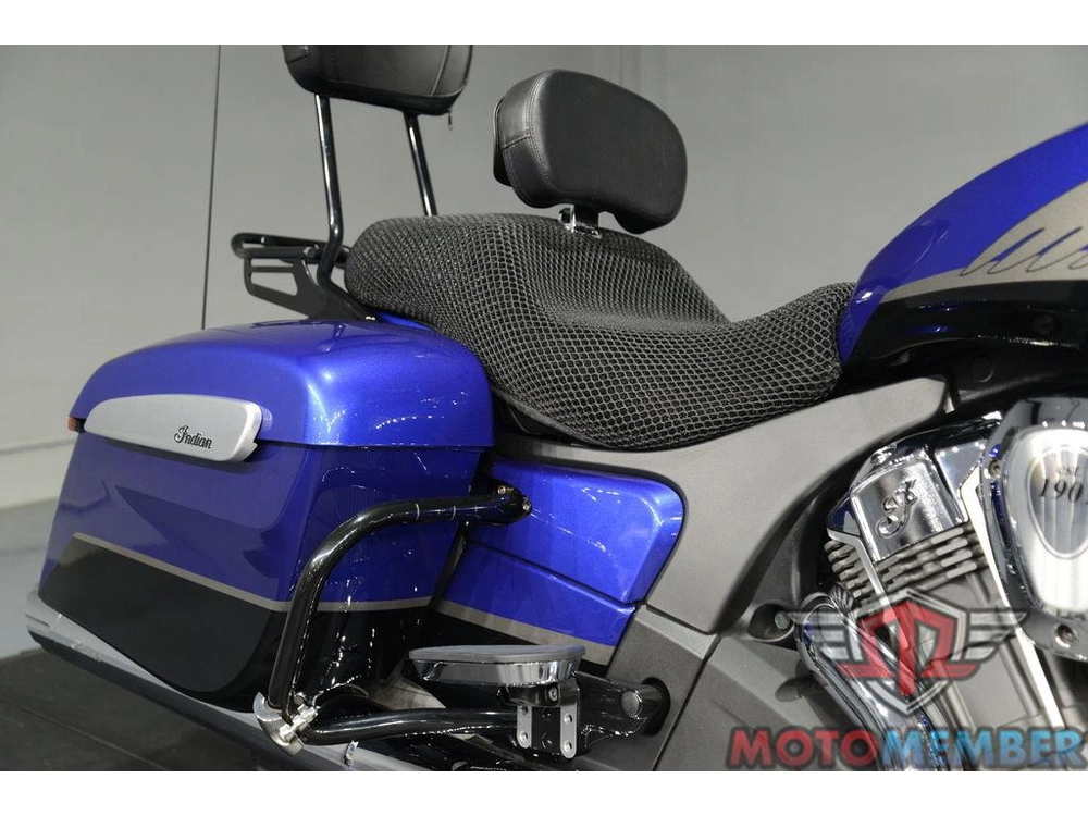 2023 Indian Motorcycle Challenger® Limited Spirit Blue Metallic / Black Metallic alt