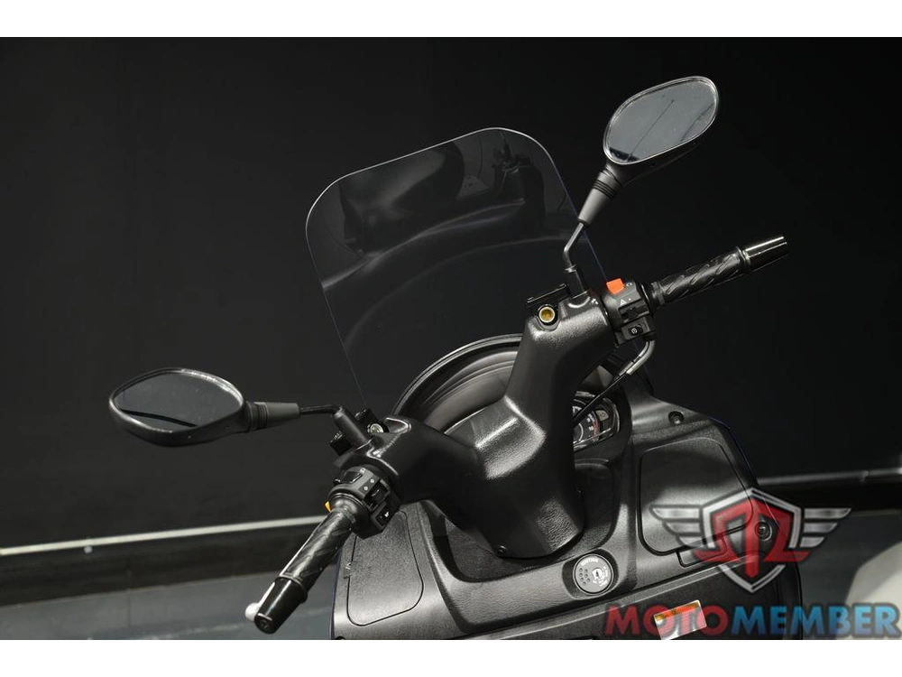 2022 Suzuki Burgman 200 alt