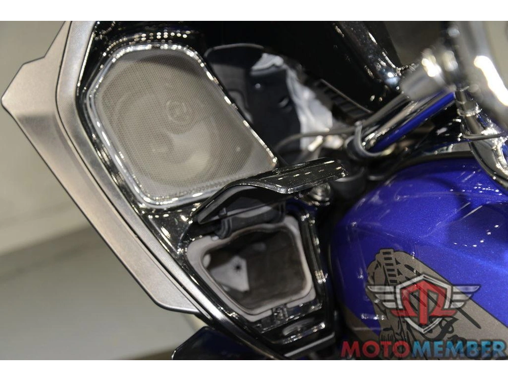 2023 Indian Motorcycle Challenger® Limited Spirit Blue Metallic / Black Metallic alt