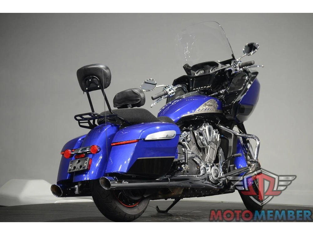 2023 Indian Motorcycle Challenger® Limited Spirit Blue Metallic / Black Metallic alt