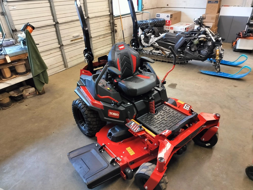 2026 Toro 76609 60" Residential Zero-turn alt