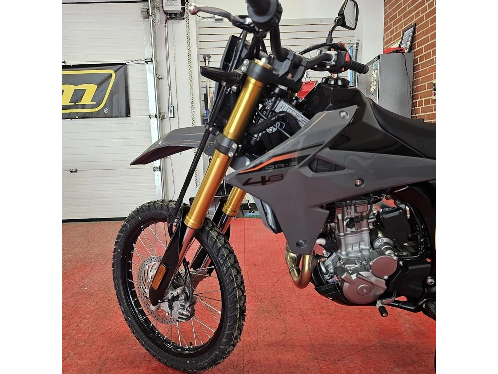 2026 Suzuki Dr-z 4s alt