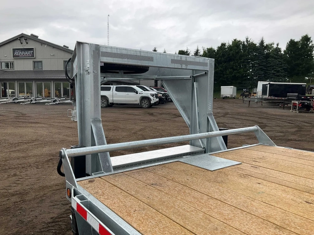 2026 Canada Trailers 8.5x26 10.5 Ton Galvanized Gooseneck Hydraulic Tilt Trailer alt