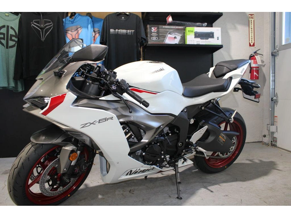 2025 Kawasaki Ninja® Zx™-6r alt